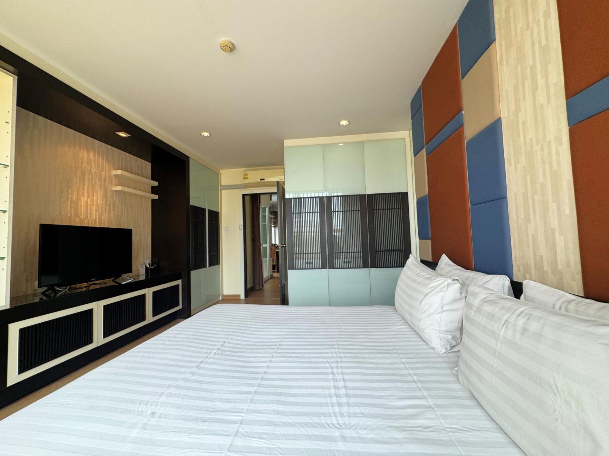 The Sunreno Hotel Sha Бангкок Экстерьер фото