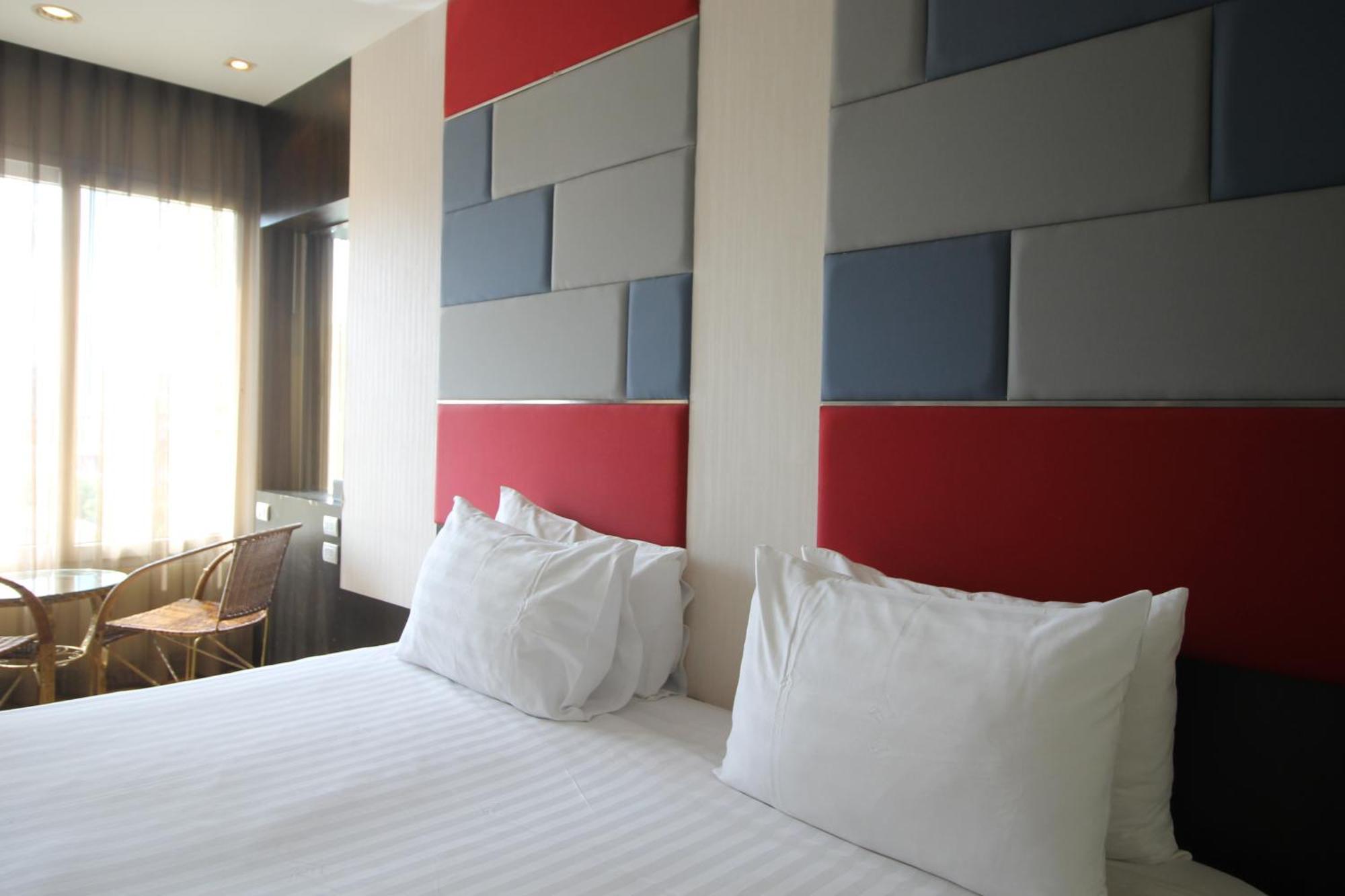 The Sunreno Hotel Sha Бангкок Экстерьер фото