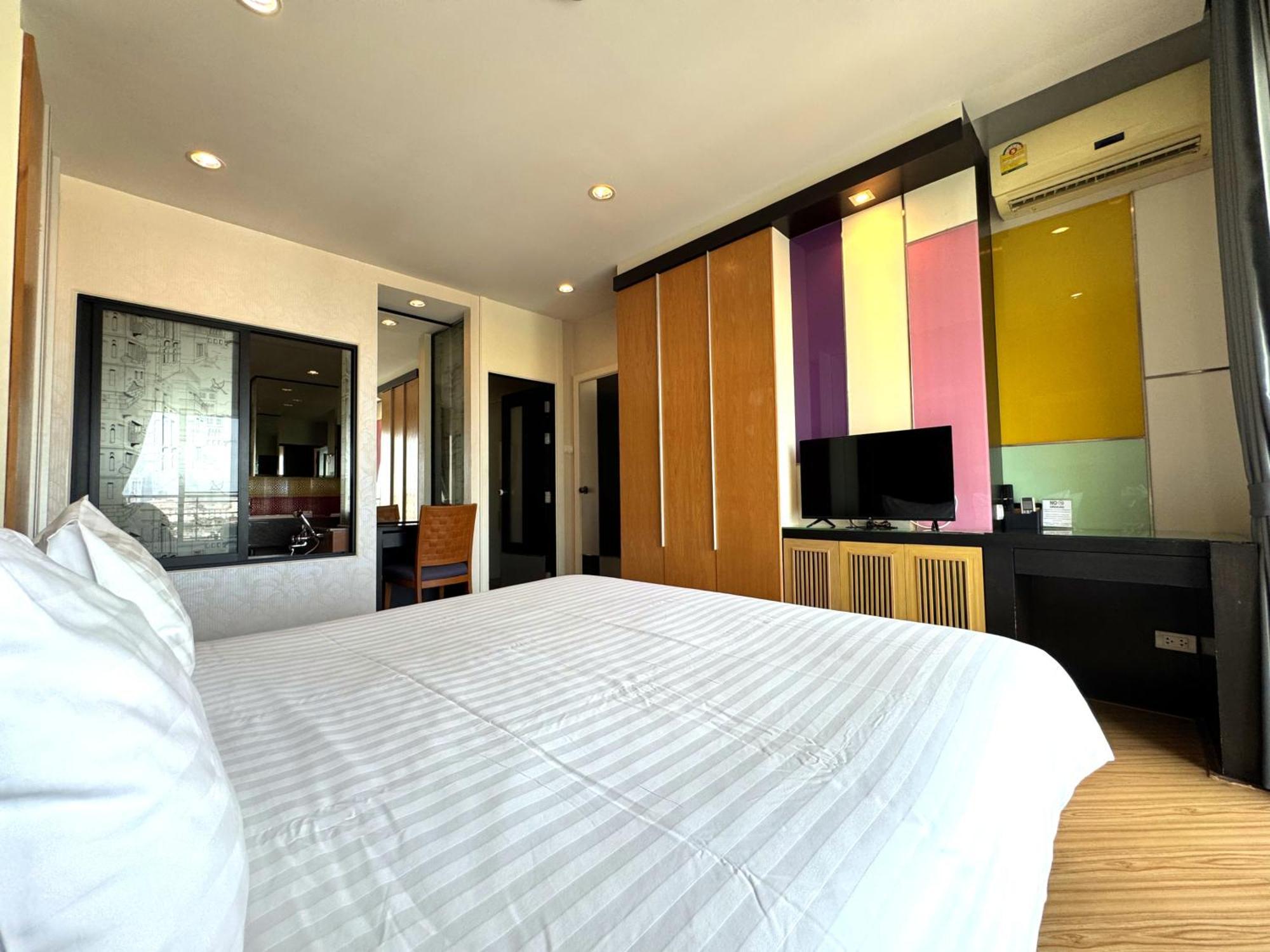 The Sunreno Hotel Sha Бангкок Экстерьер фото