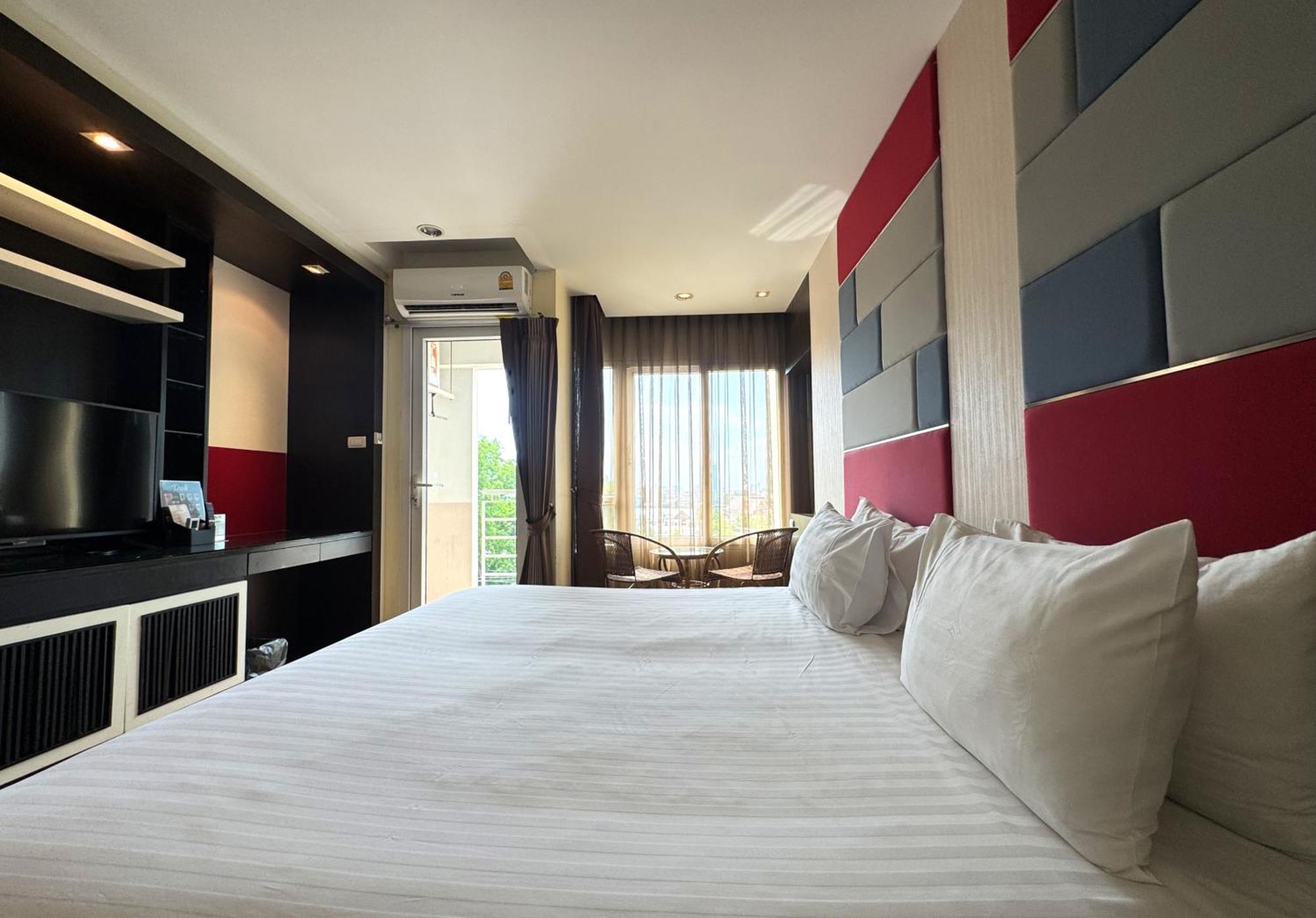 The Sunreno Hotel Sha Бангкок Экстерьер фото