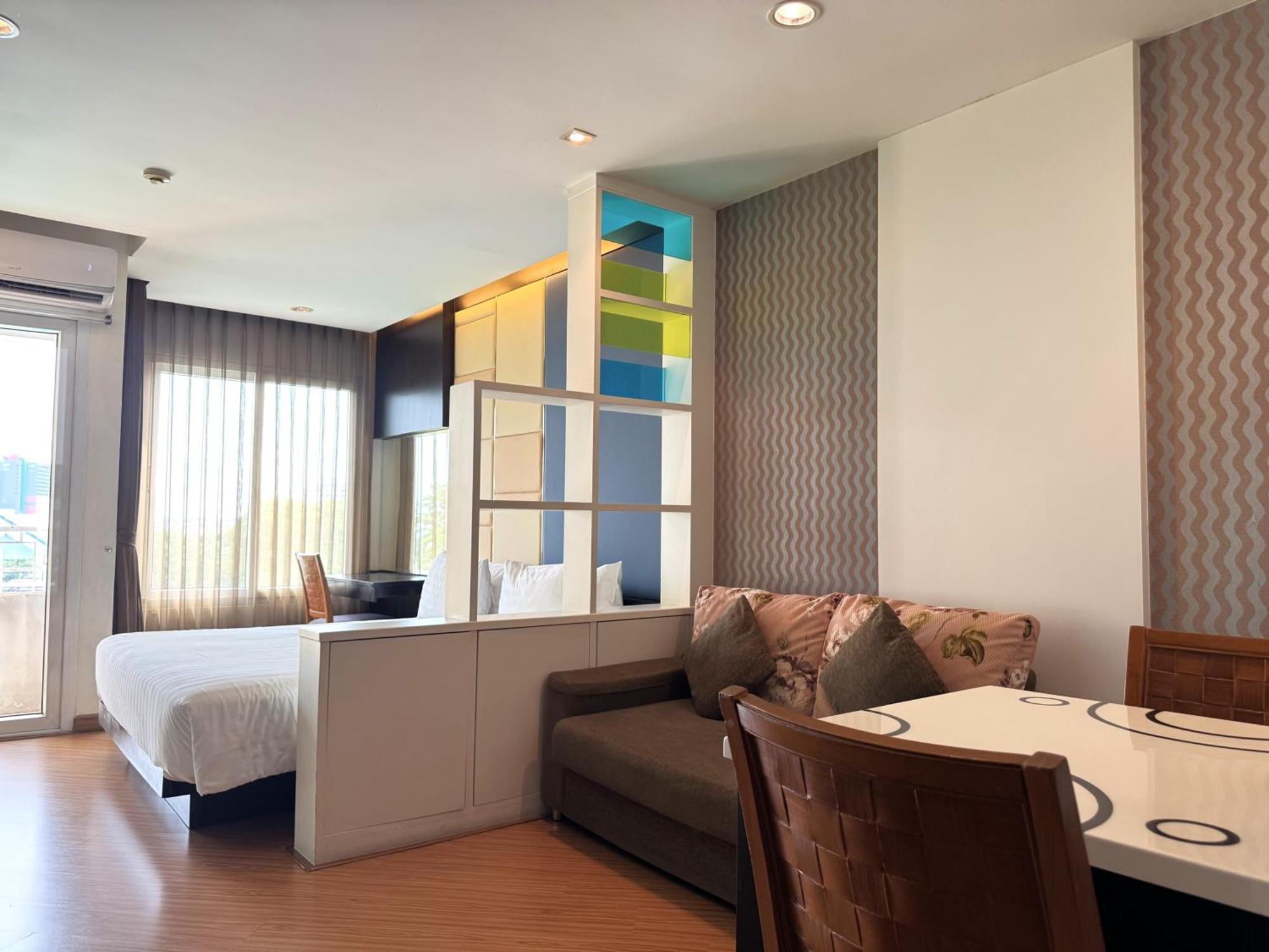 The Sunreno Hotel Sha Бангкок Экстерьер фото