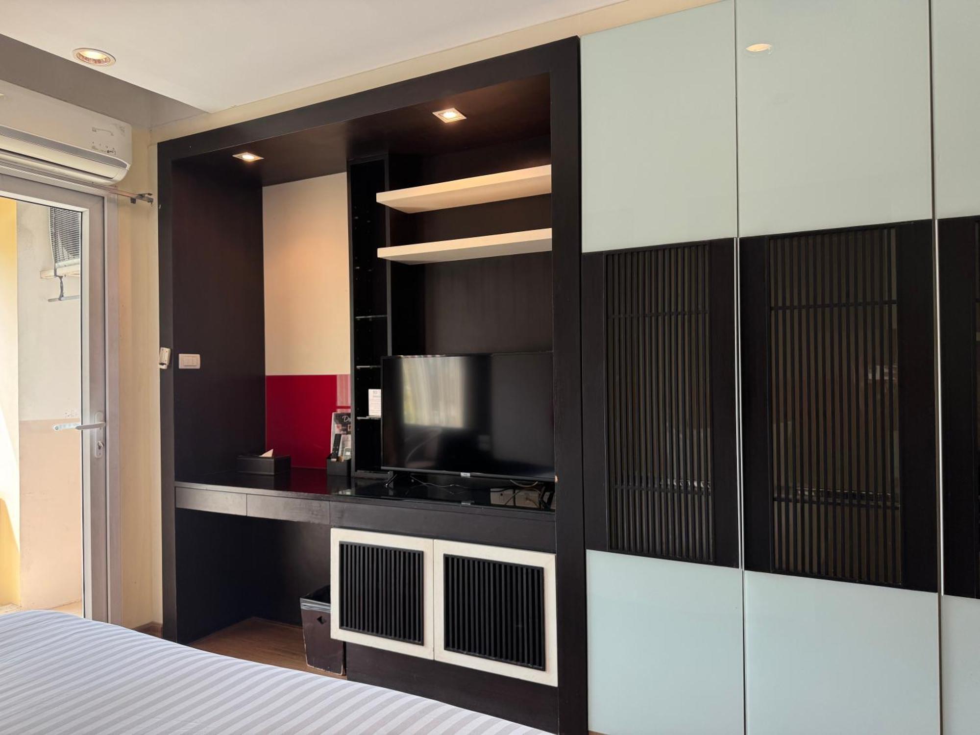The Sunreno Hotel Sha Бангкок Экстерьер фото