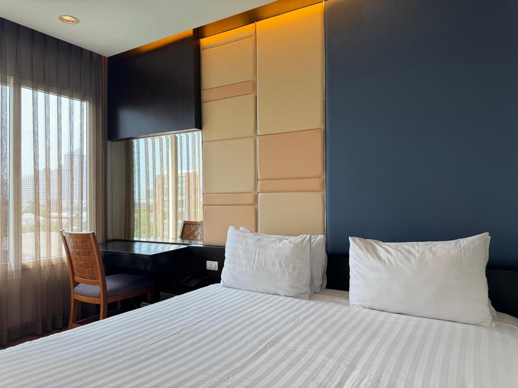The Sunreno Hotel Sha Бангкок Экстерьер фото