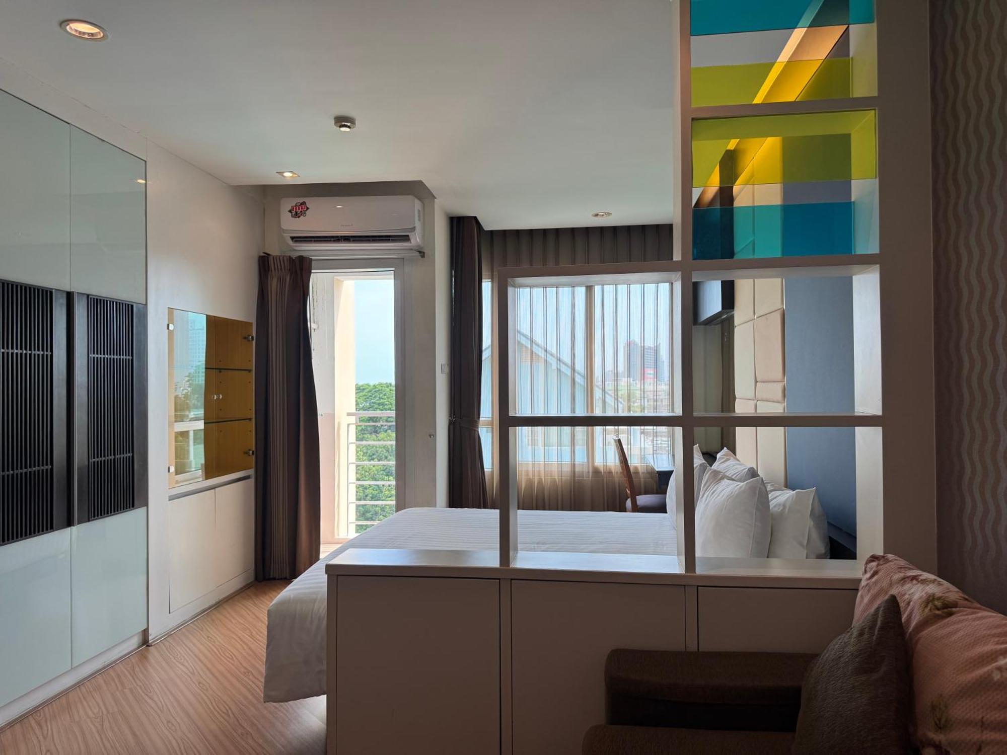The Sunreno Hotel Sha Бангкок Экстерьер фото