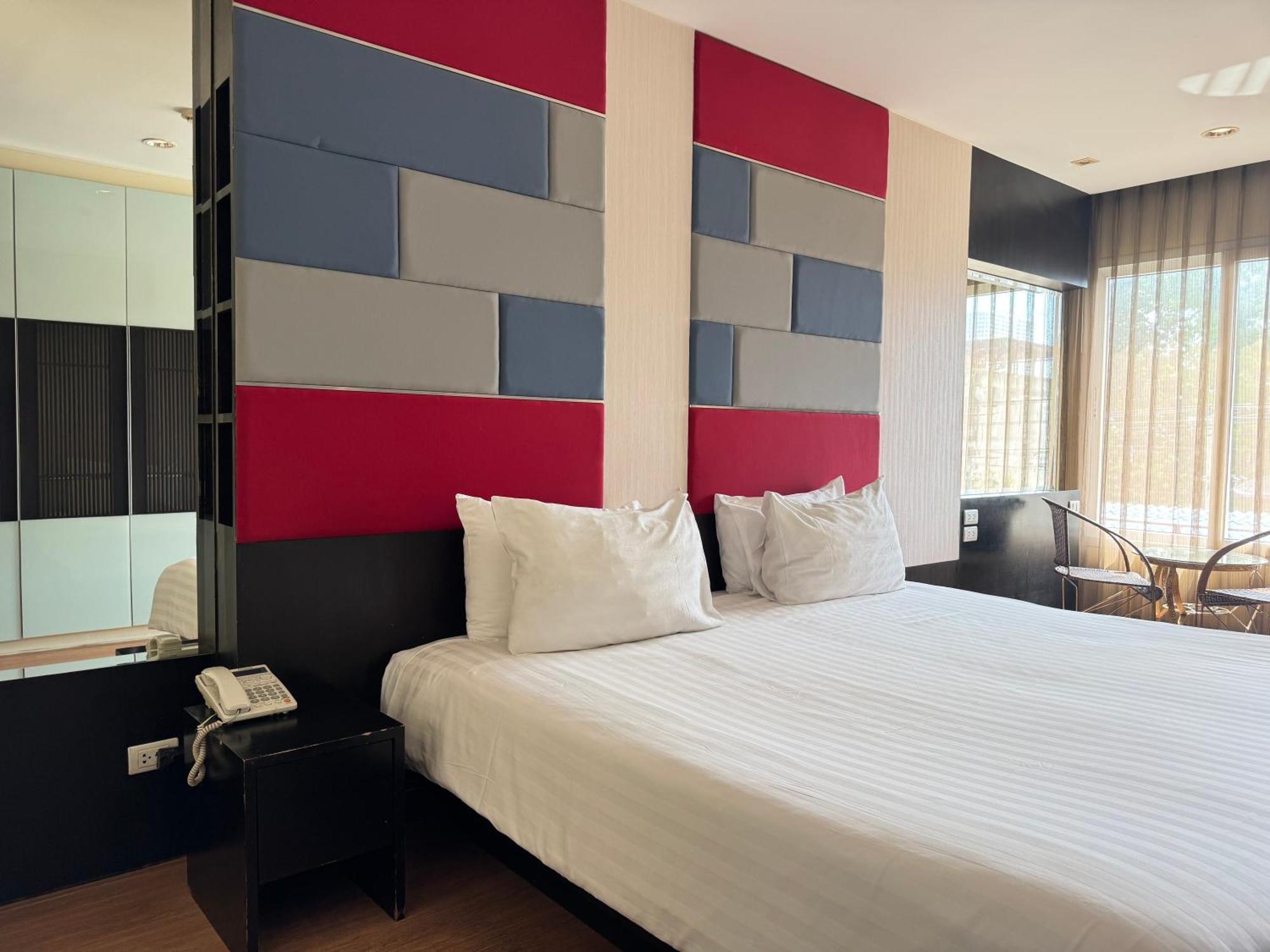 The Sunreno Hotel Sha Бангкок Экстерьер фото