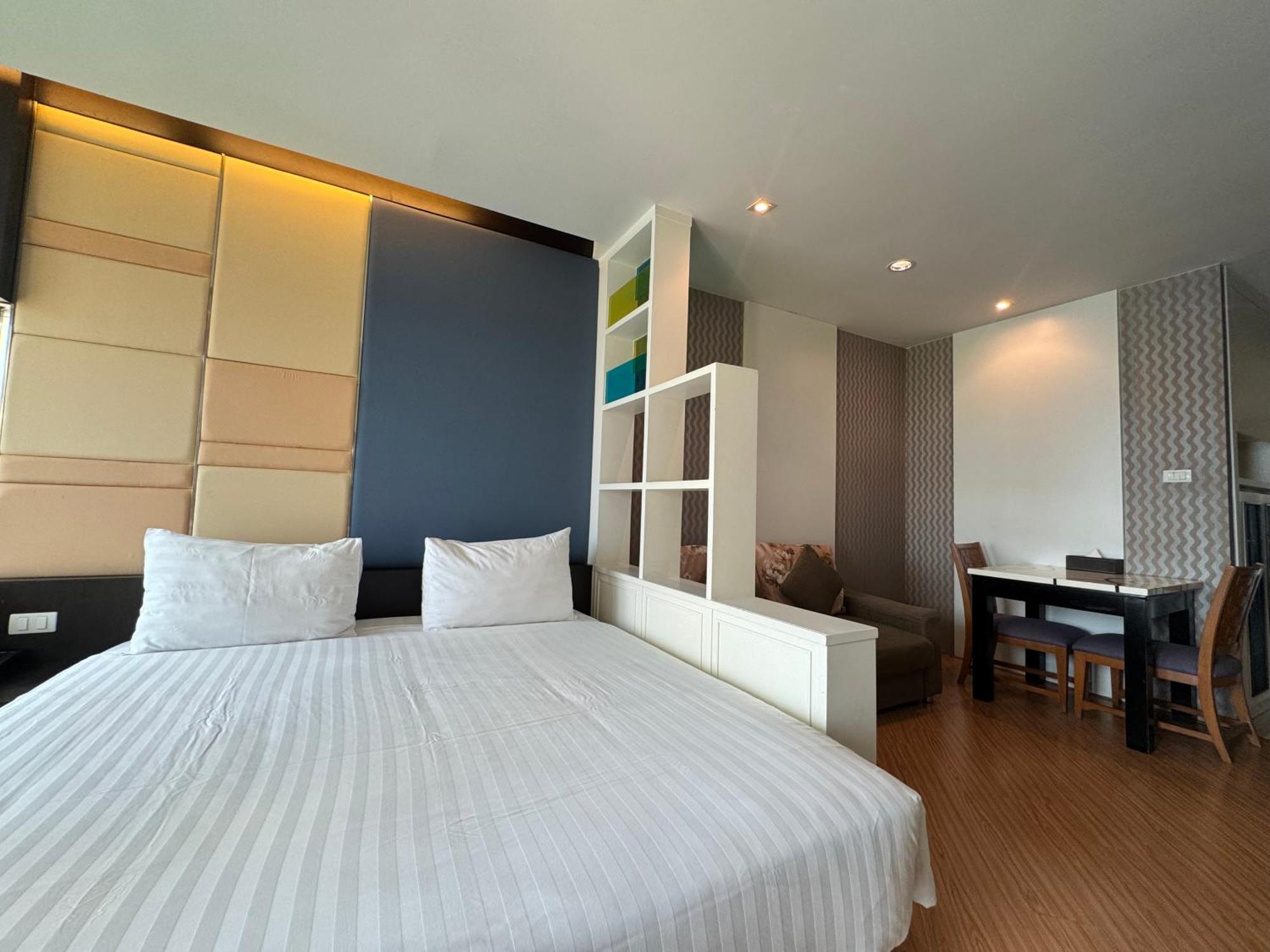 The Sunreno Hotel Sha Бангкок Экстерьер фото